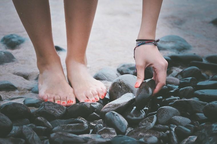 RECHTZEITIG ZUM SOMMER DEN REIBUNGSLOSEN ÜBERGANG VON BALLETTPUMPEN ZU SANDALEN ZU VOLLZIEHEN